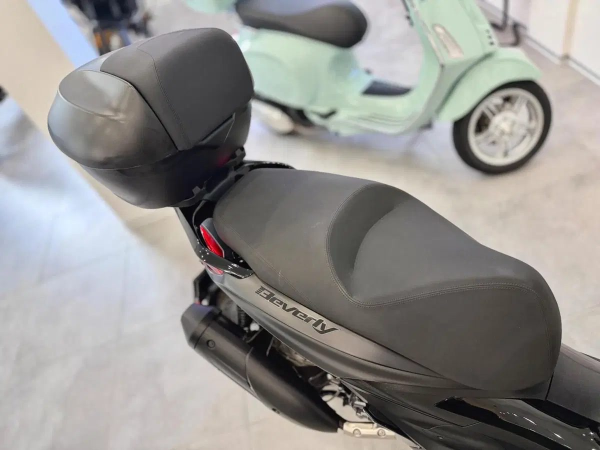 Piaggio Beverly 300 ABS-ASR (2021 - 25) (9)
