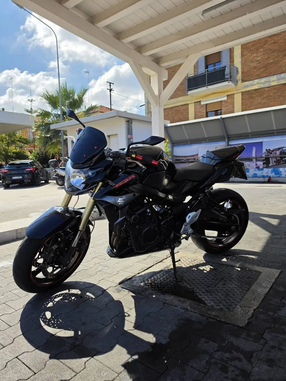 Suzuki GSR 750 (2010 - 15)