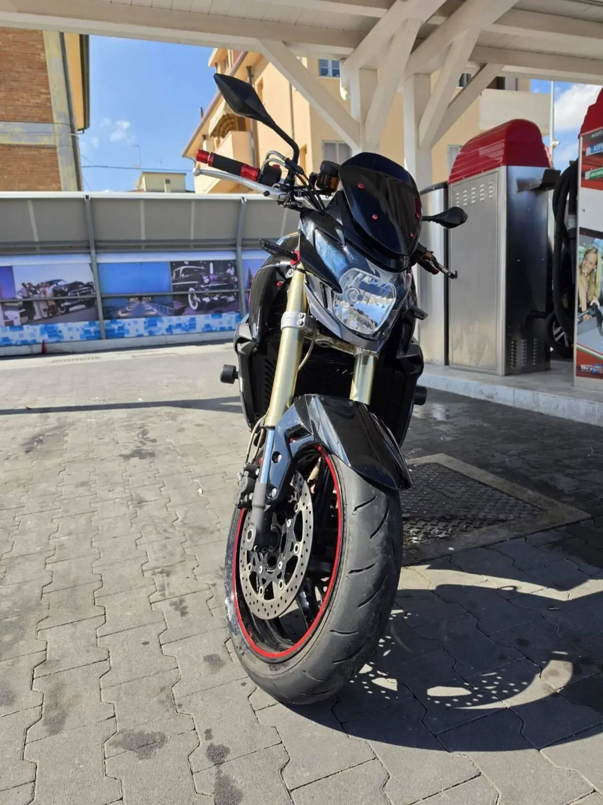 Suzuki GSR 750 (2010 - 15) (4)