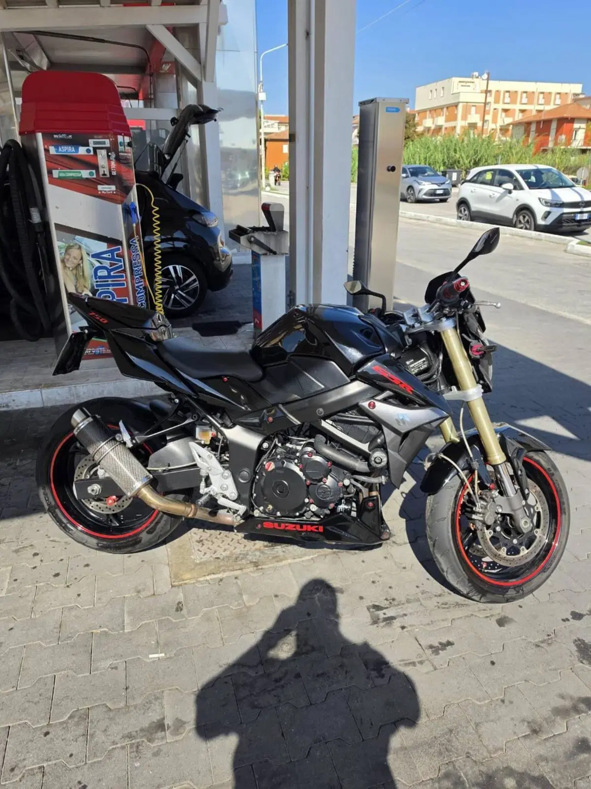 Suzuki GSR 750 (2010 - 15) (6)