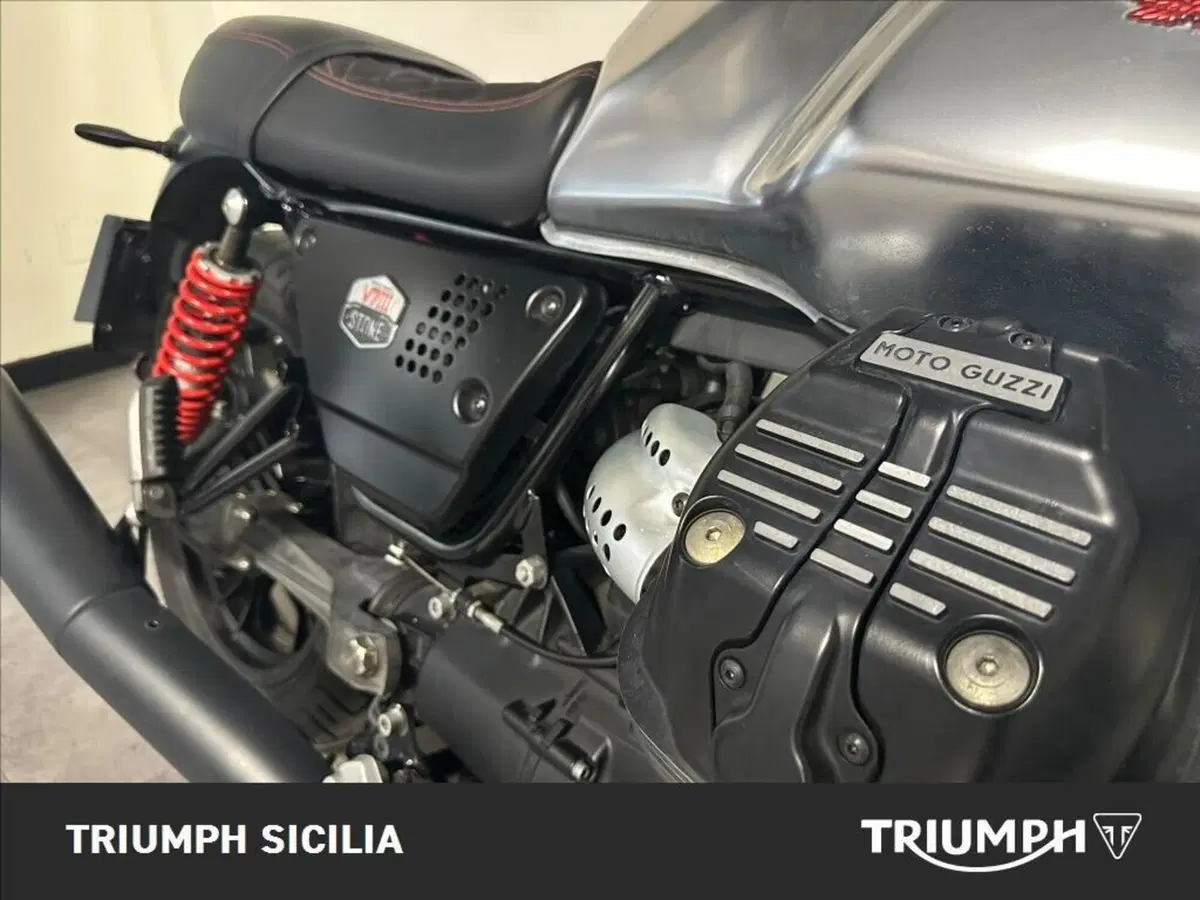 Moto Guzzi V7 III Stone S (2020) (7)