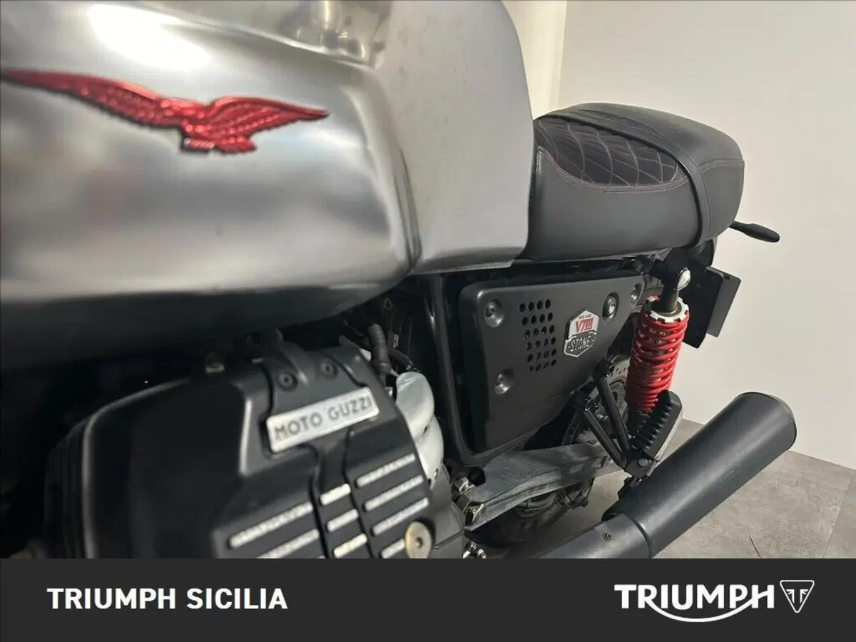 Moto Guzzi V7 III Stone S (2020) (8)