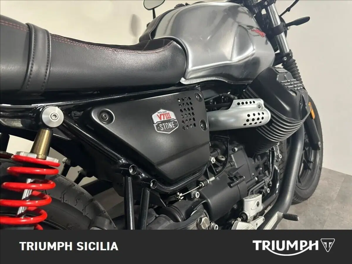 Moto Guzzi V7 III Stone S (2020) (6)