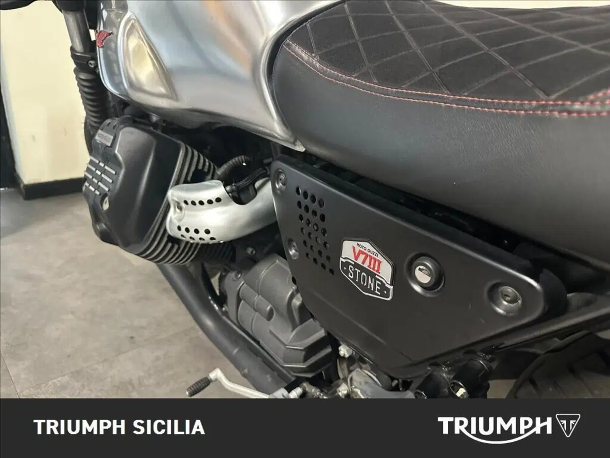 Moto Guzzi V7 III Stone S (2020) (9)