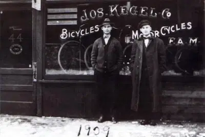 Il primo negozio Harley-Davidson non fu nel 1912 ma nel 1909! Scoperte immagini inedite