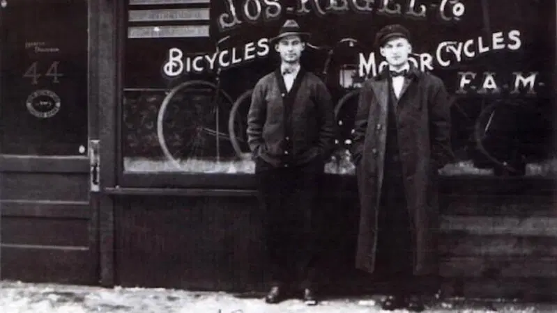 Il primo negozio Harley-Davidson non fu nel 1912 ma nel 1909! Scoperte immagini inedite