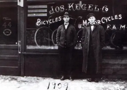 Il primo negozio Harley-Davidson non fu nel 1912 ma nel 1909! Scoperte immagini inedite