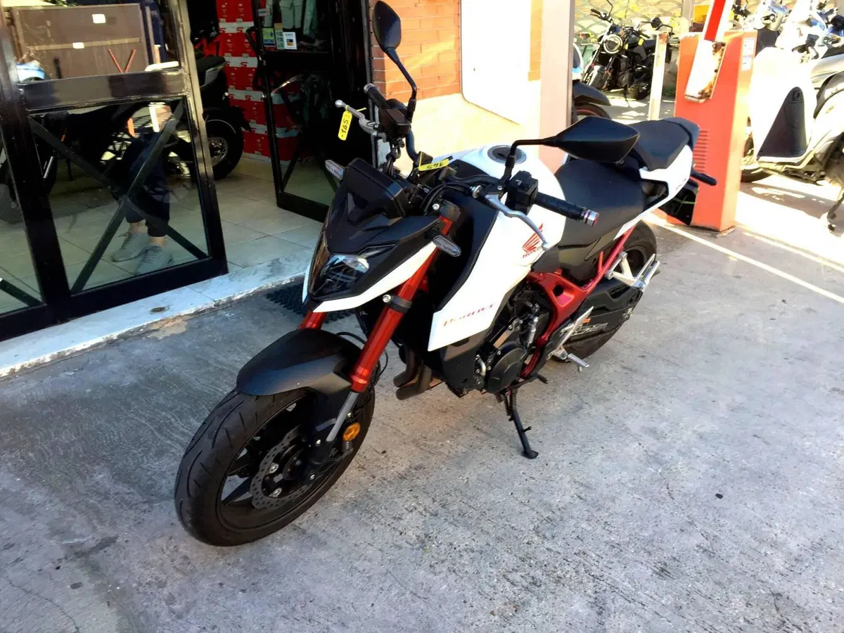 Honda CB 750 Hornet (2023 - 24) (4)