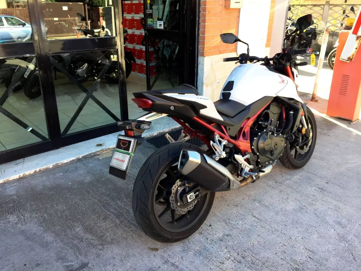 Honda CB 750 Hornet (2023 - 24) (8)