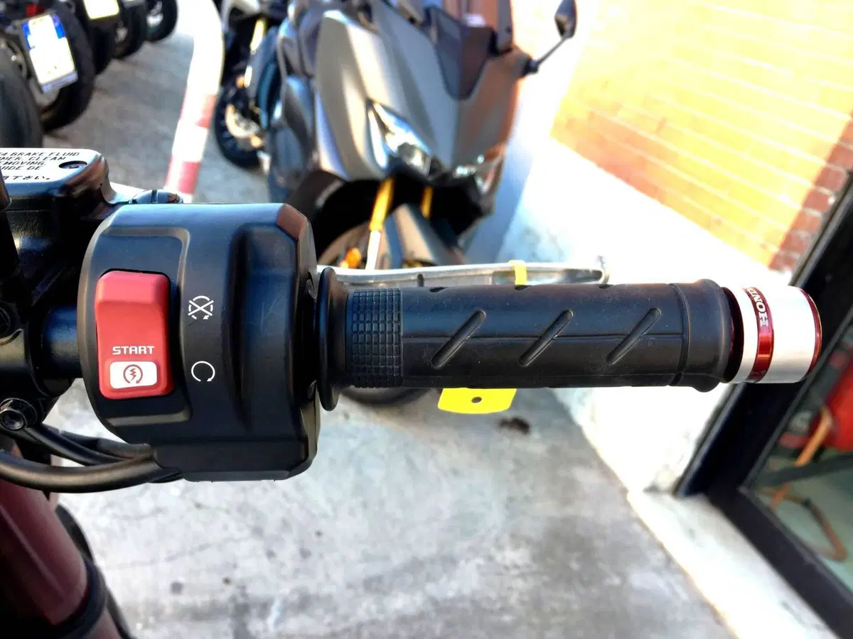 Honda CB 750 Hornet (2023 - 24) (13)