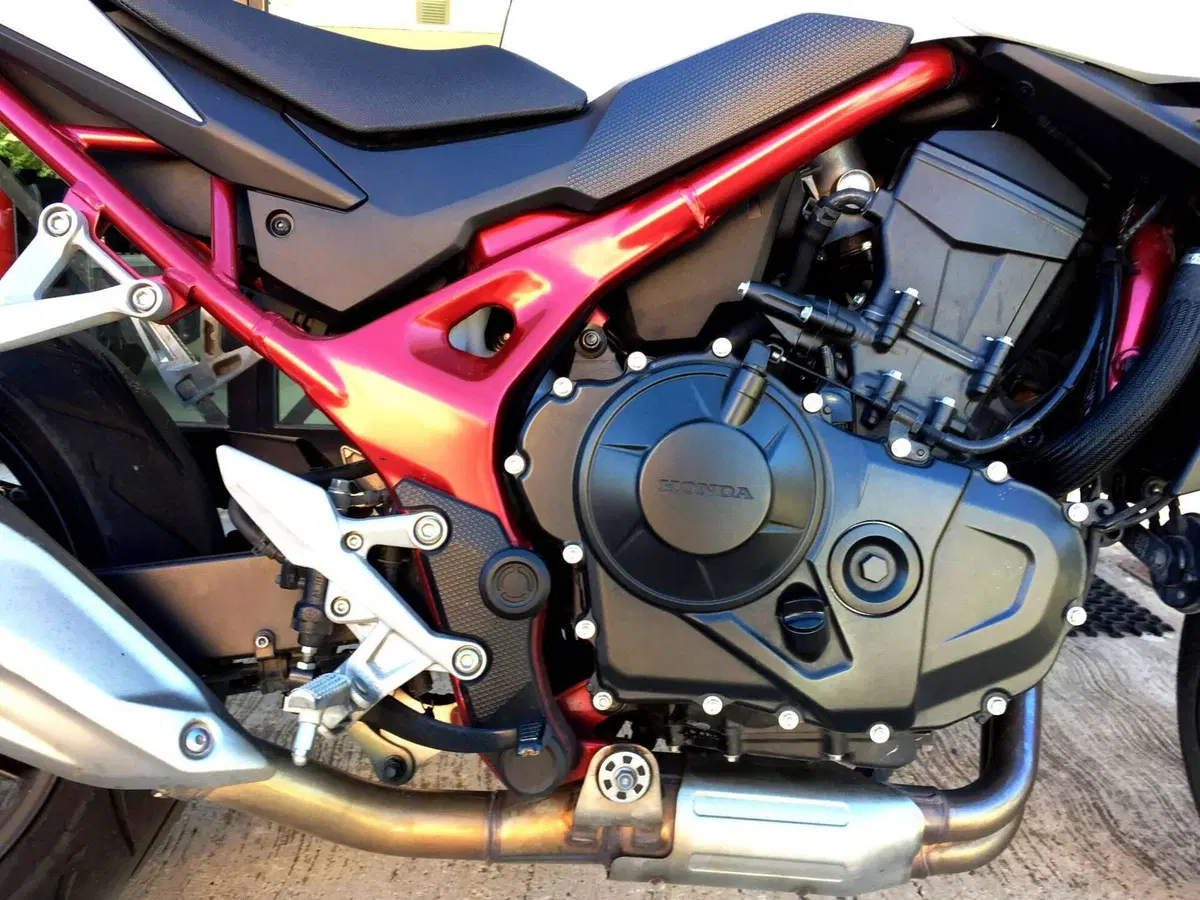 Honda CB 750 Hornet (2023 - 24) (15)