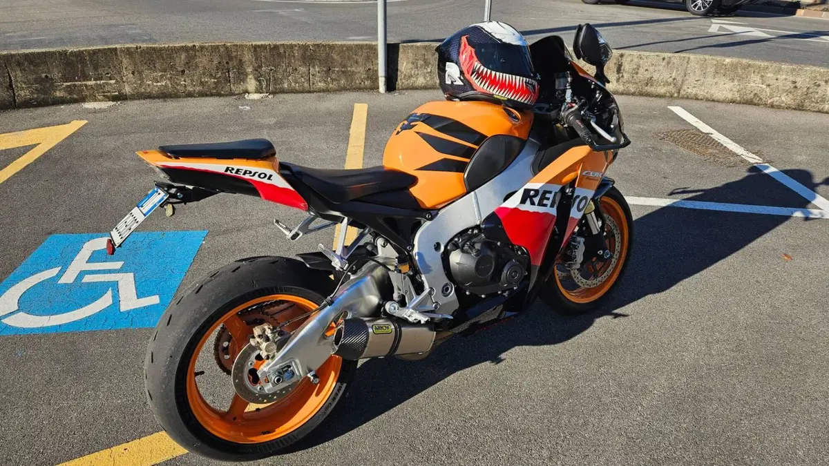 Honda CBR 1000 RR Fireblade (2008 - 11) (2)