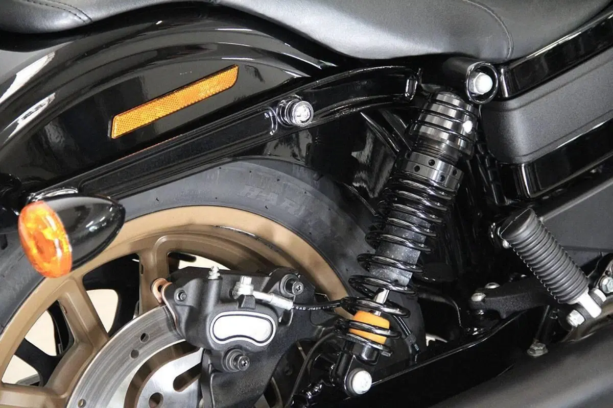 Harley-Davidson 1800 Low Rider S (2016 - 17) - FXDLS (4)