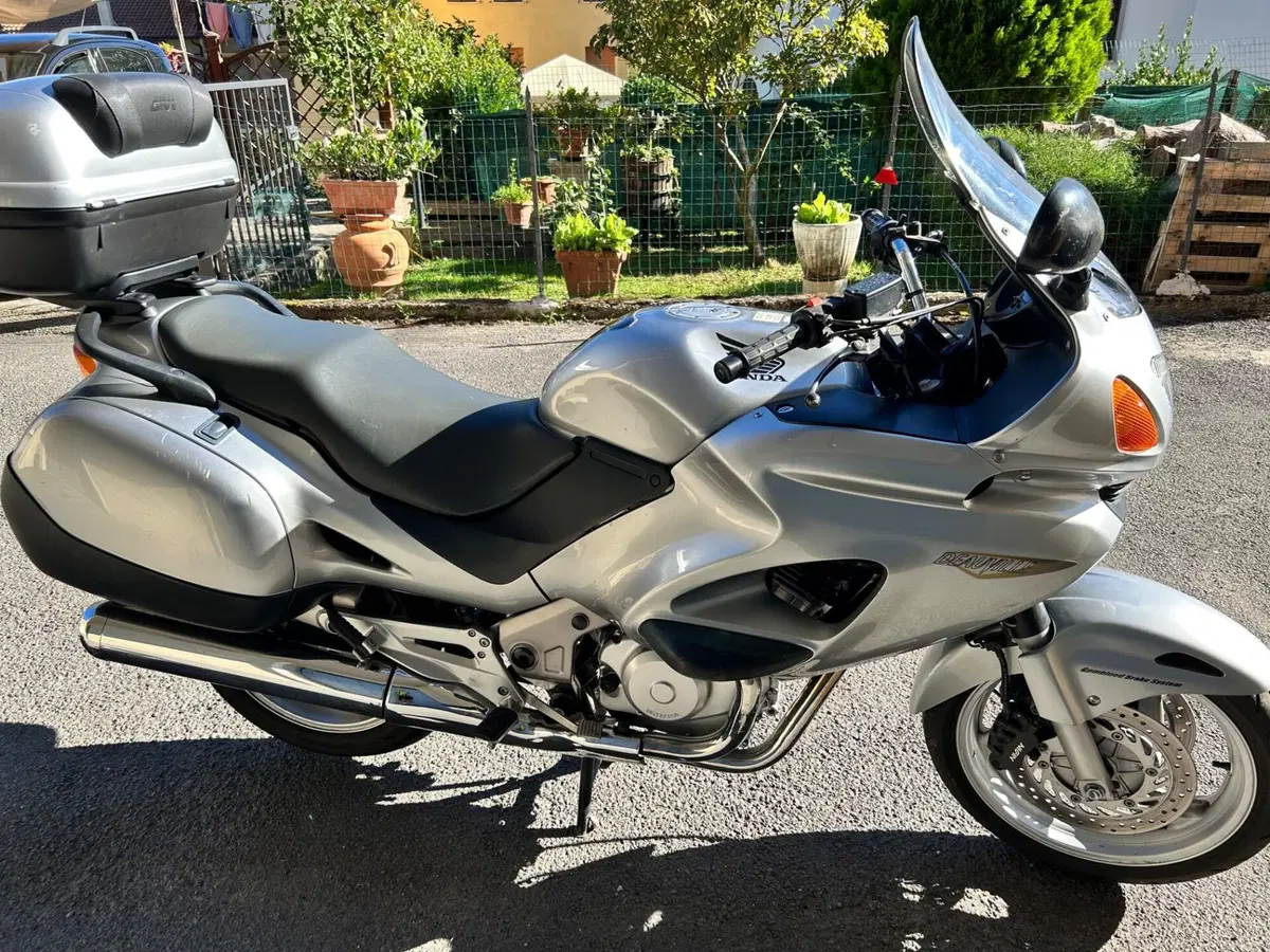 Honda Deauville 650 (2002 - 05) (11)