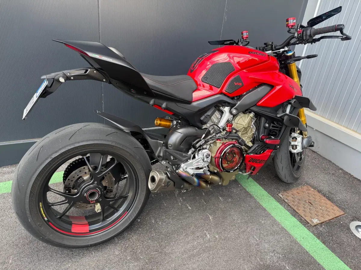 Ducati Streetfighter V4 1100 S (2021 - 22) (3)
