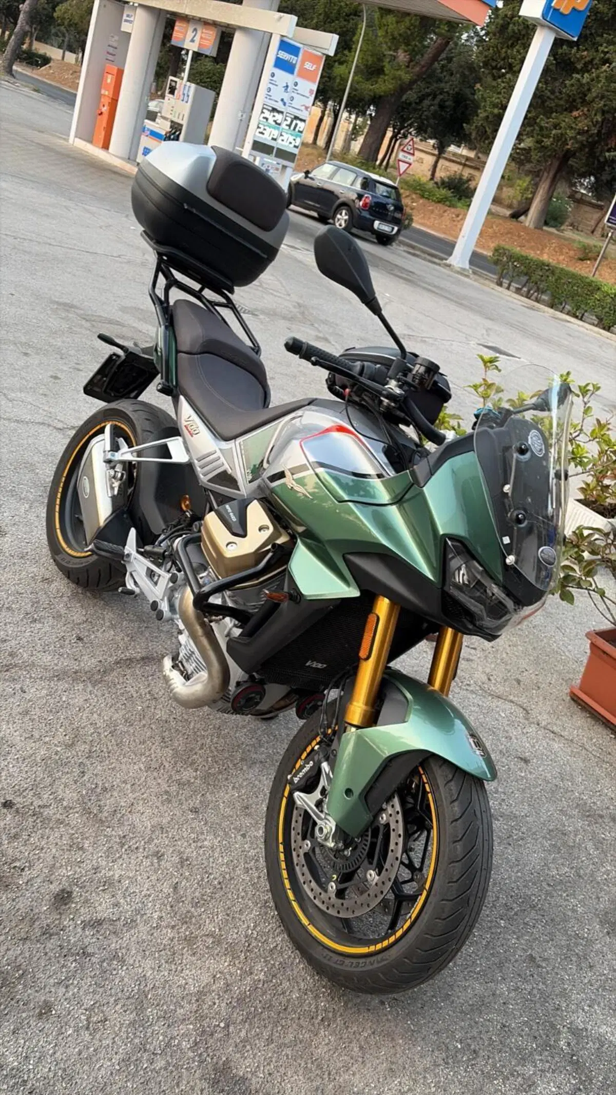 Moto Guzzi V100 Mandello S (2022 - 24) (2)