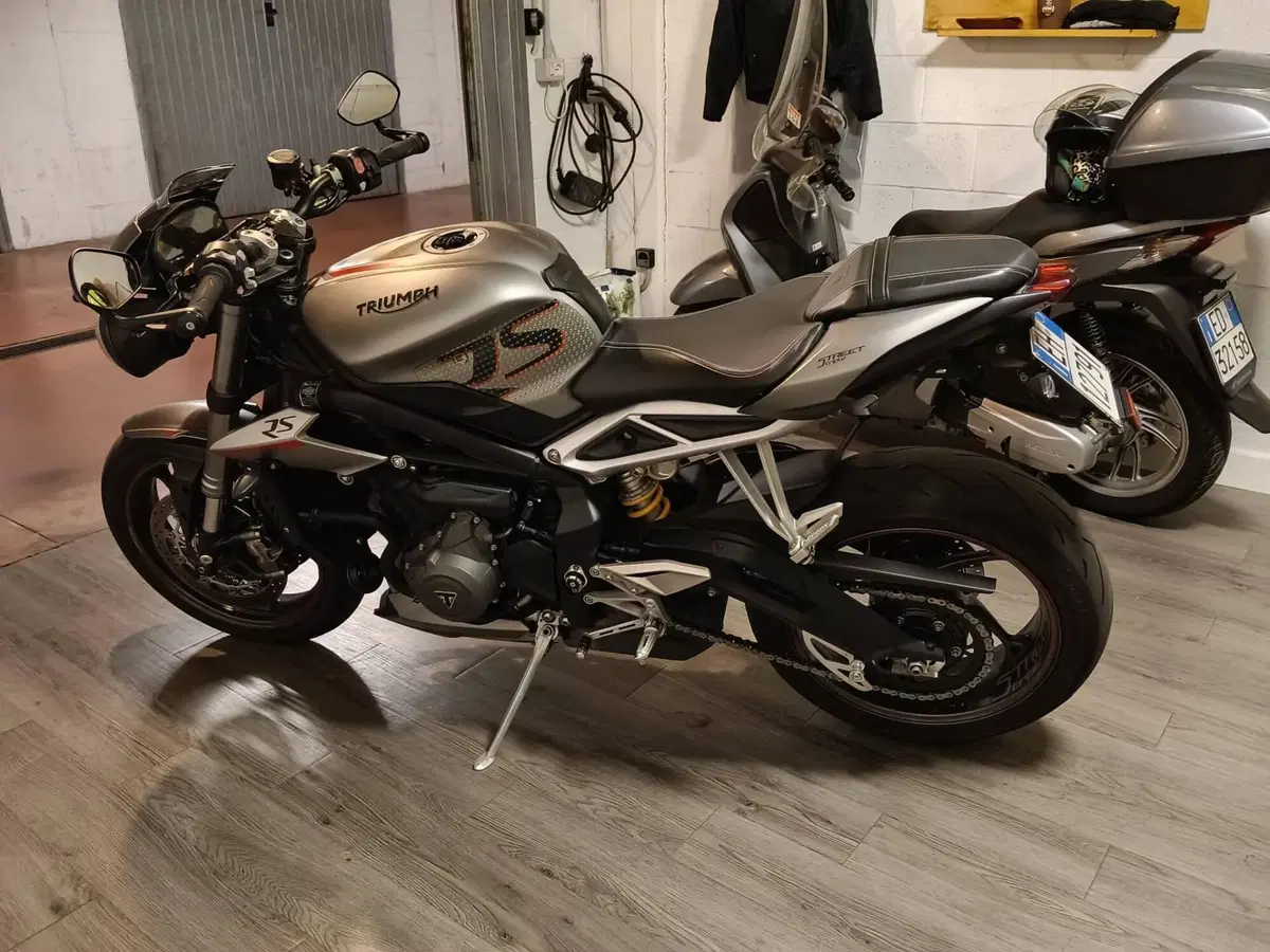 Triumph Street Triple RS (2017 - 19) (14)