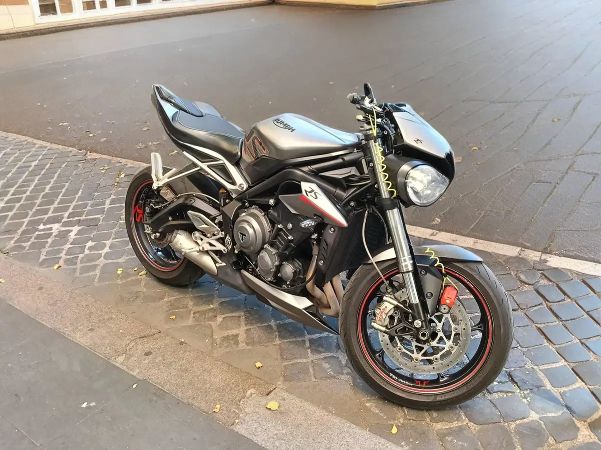Triumph Street Triple RS (2017 - 19) (4)