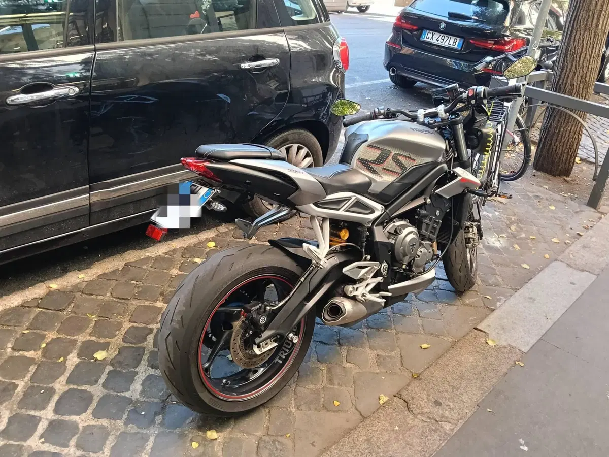 Triumph Street Triple RS (2017 - 19) (3)