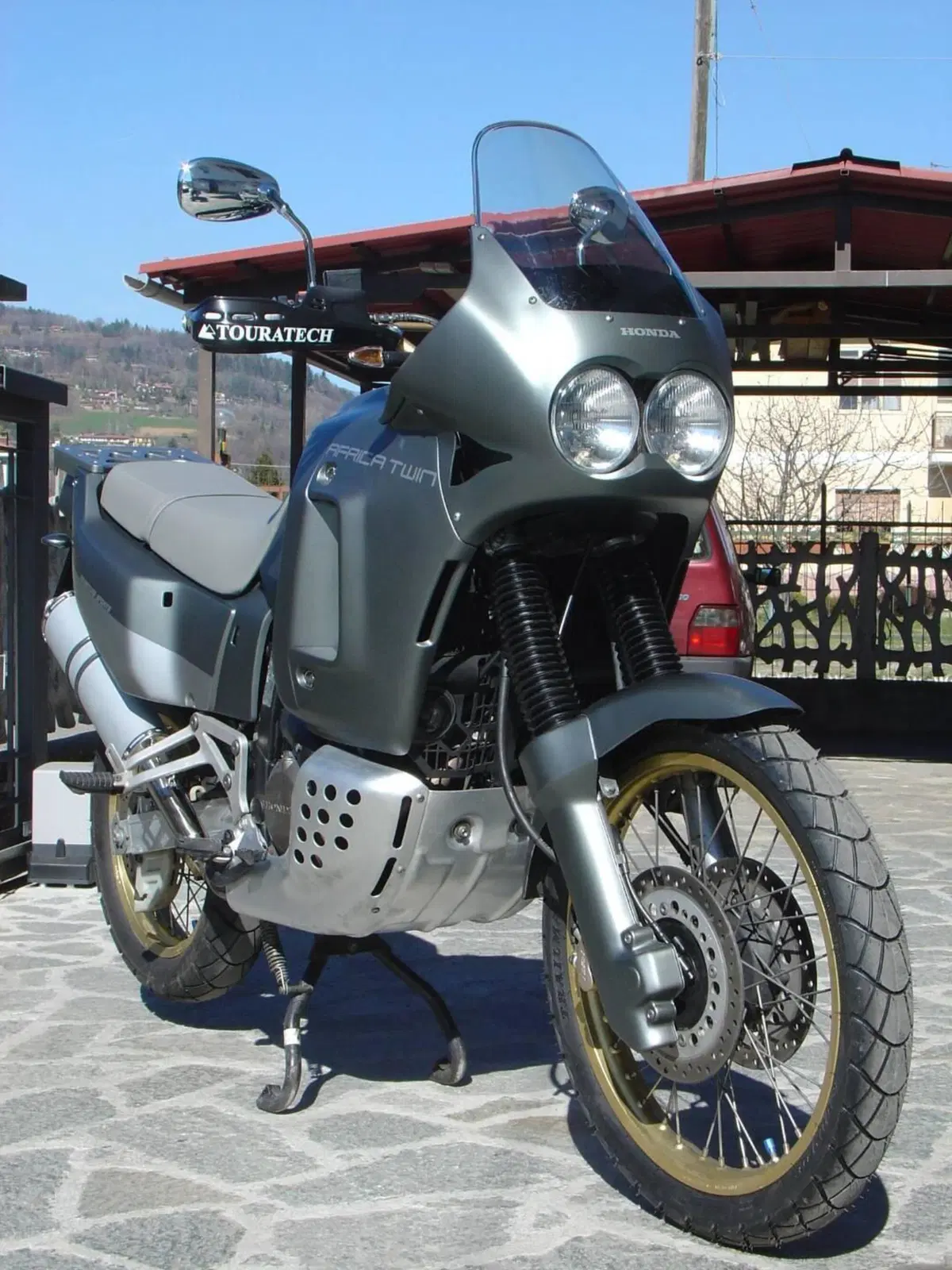 Honda XRV Africa Twin 750 RD04 (3)