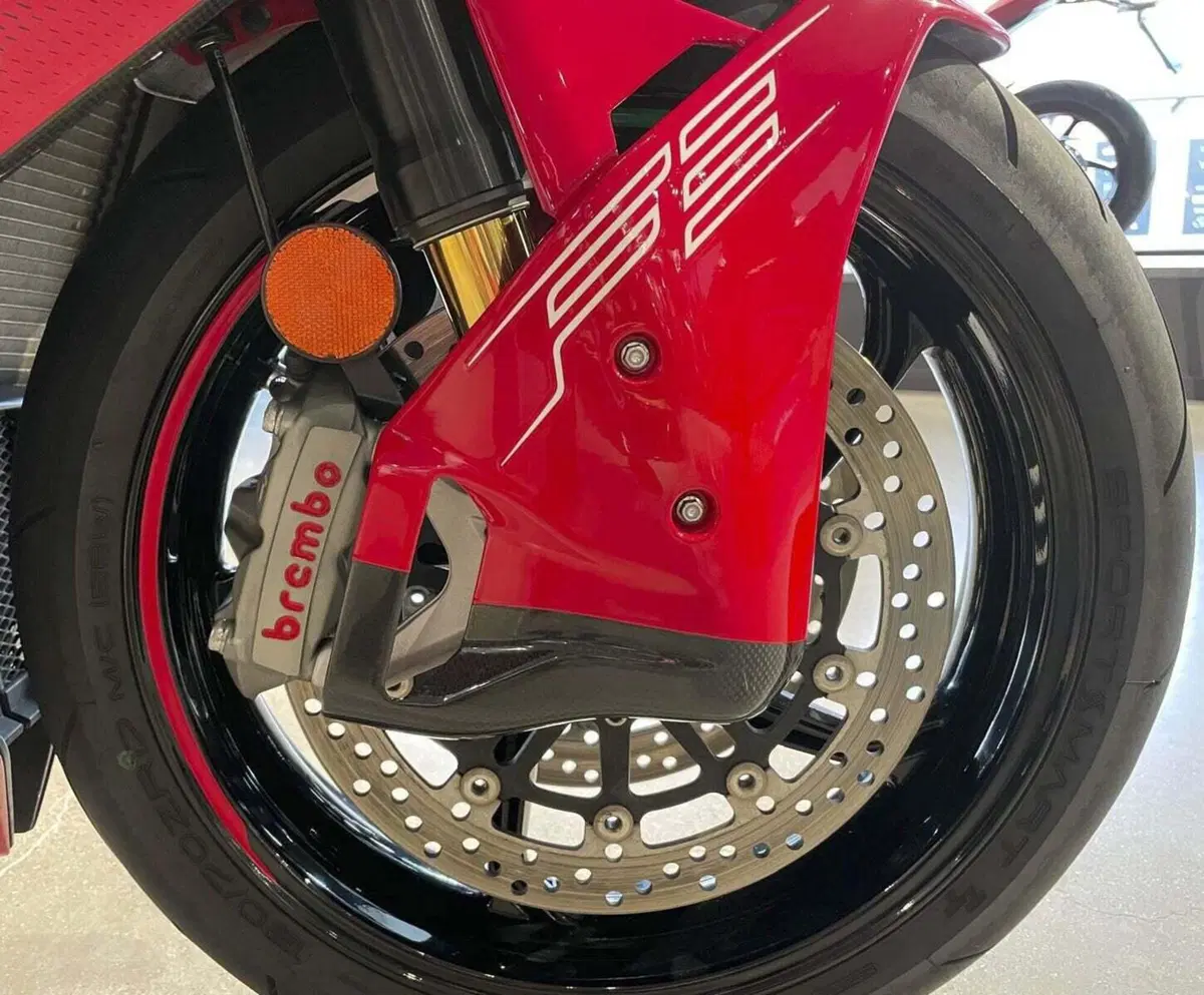MV Agusta F3 800 RC (2022 - 25) (6)