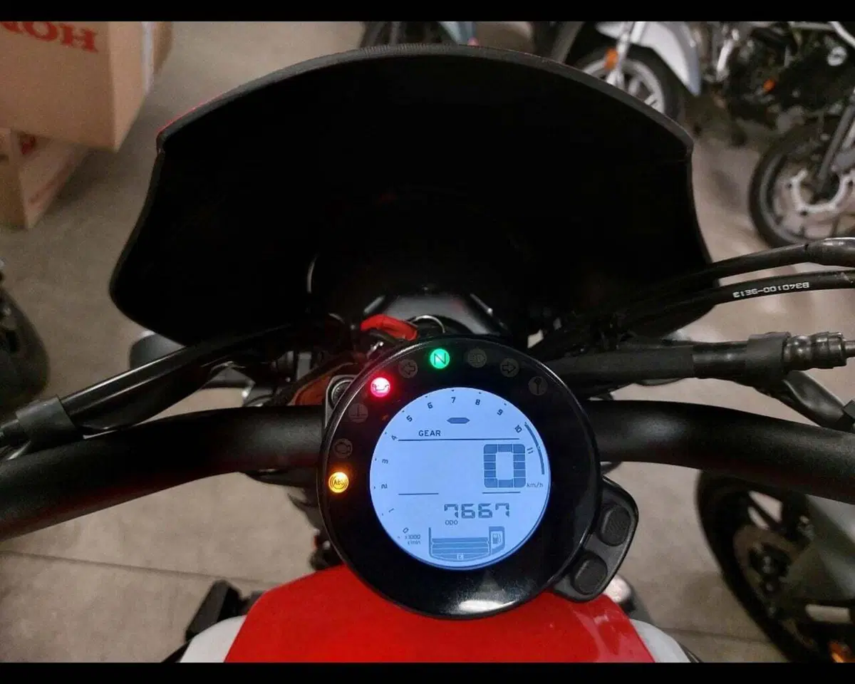Yamaha XSR 700 (2021) (3)