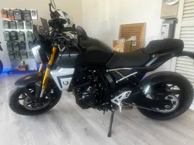 Suzuki GSX-8T (2025 - 26) usata