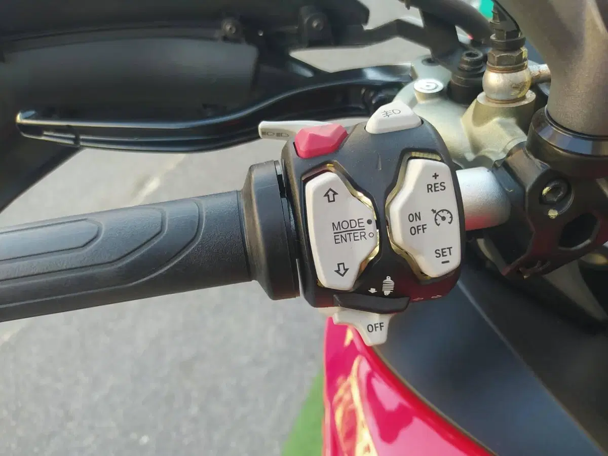Ducati Multistrada V2 S (2022 - 24) (9)