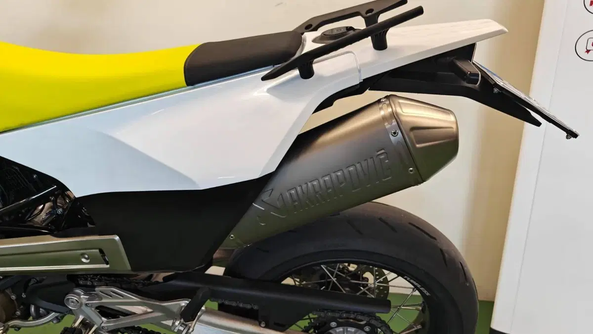 Husqvarna 701 Supermoto (2026) (4)