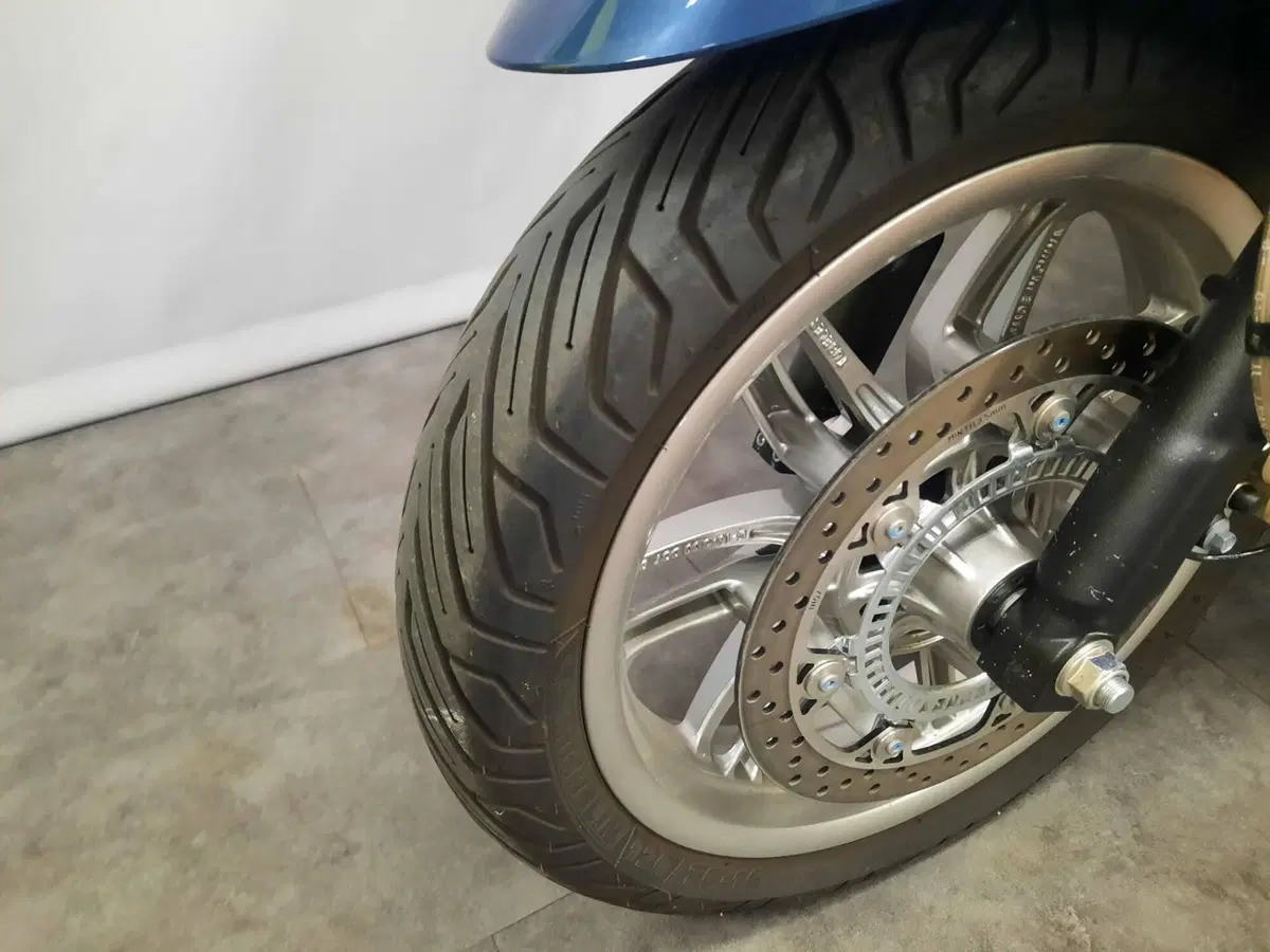 Piaggio Beverly 400 ABS-ASR (2021 - 24) (4)