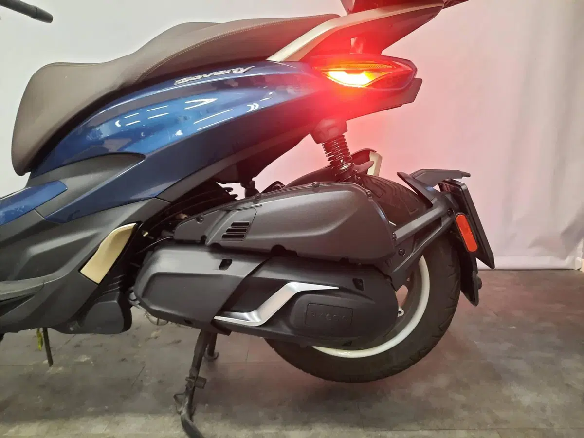 Piaggio Beverly 400 ABS-ASR (2021 - 24) (7)