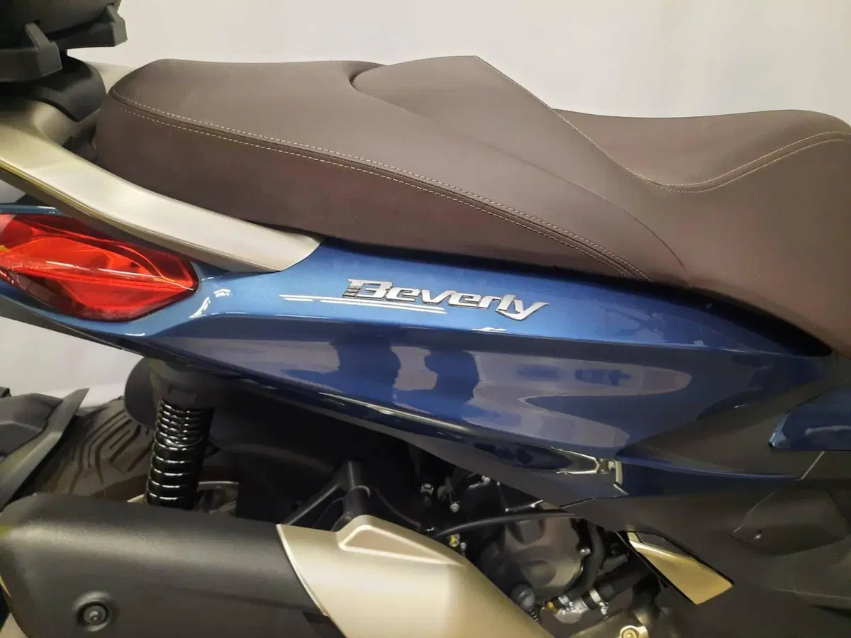 Piaggio Beverly 400 ABS-ASR (2021 - 24) (16)