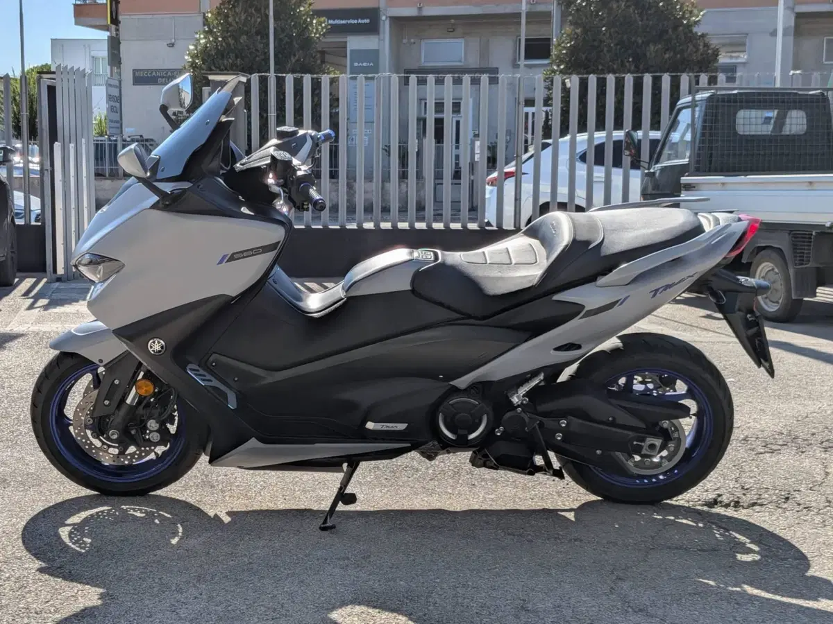 Yamaha T-Max 560 (2020 - 21) (6)