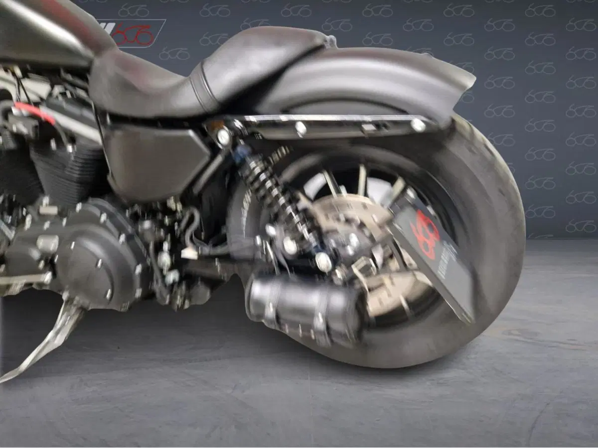 Harley-Davidson 883 Iron (2012 - 14) - XL 883N (8)