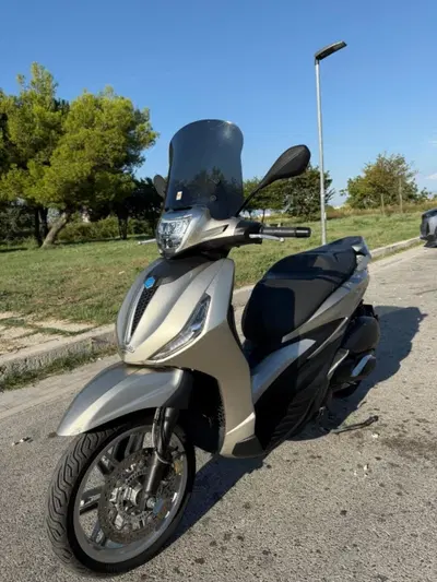 Piaggio Beverly 300 ABS-ASR (2021 - 25) usata