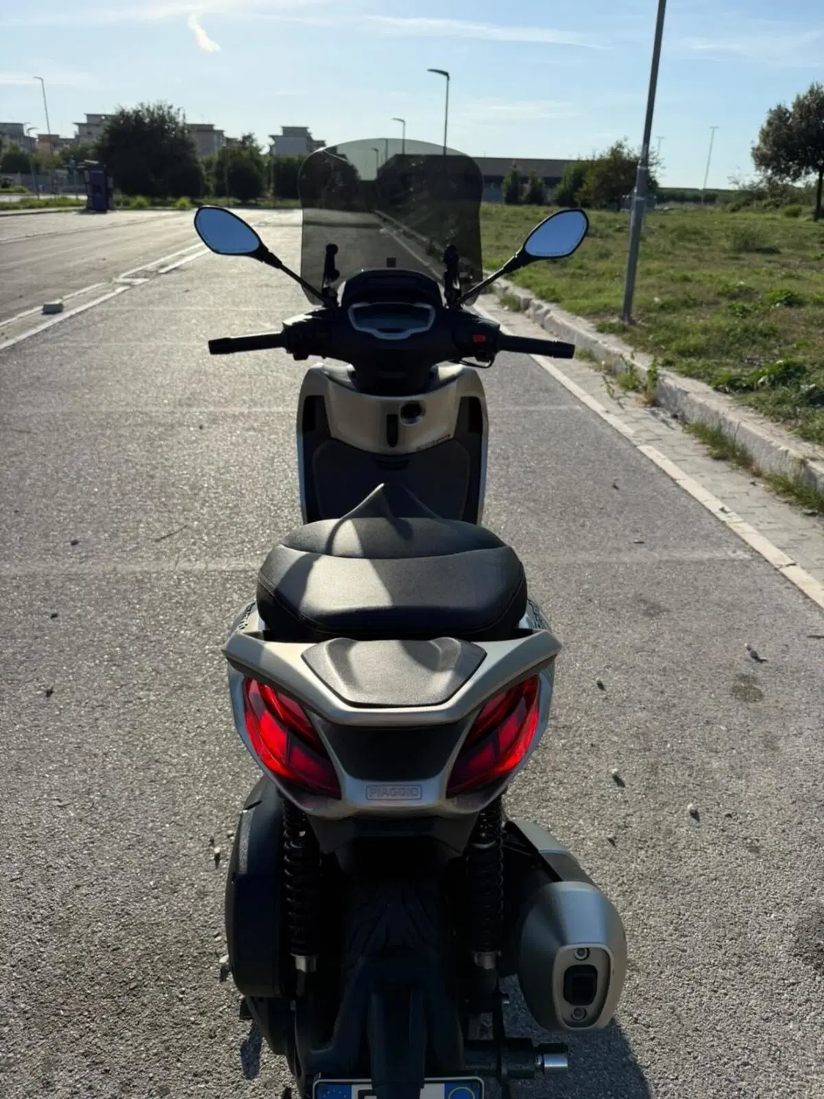 Piaggio Beverly 300 ABS-ASR (2021 - 25) (2)