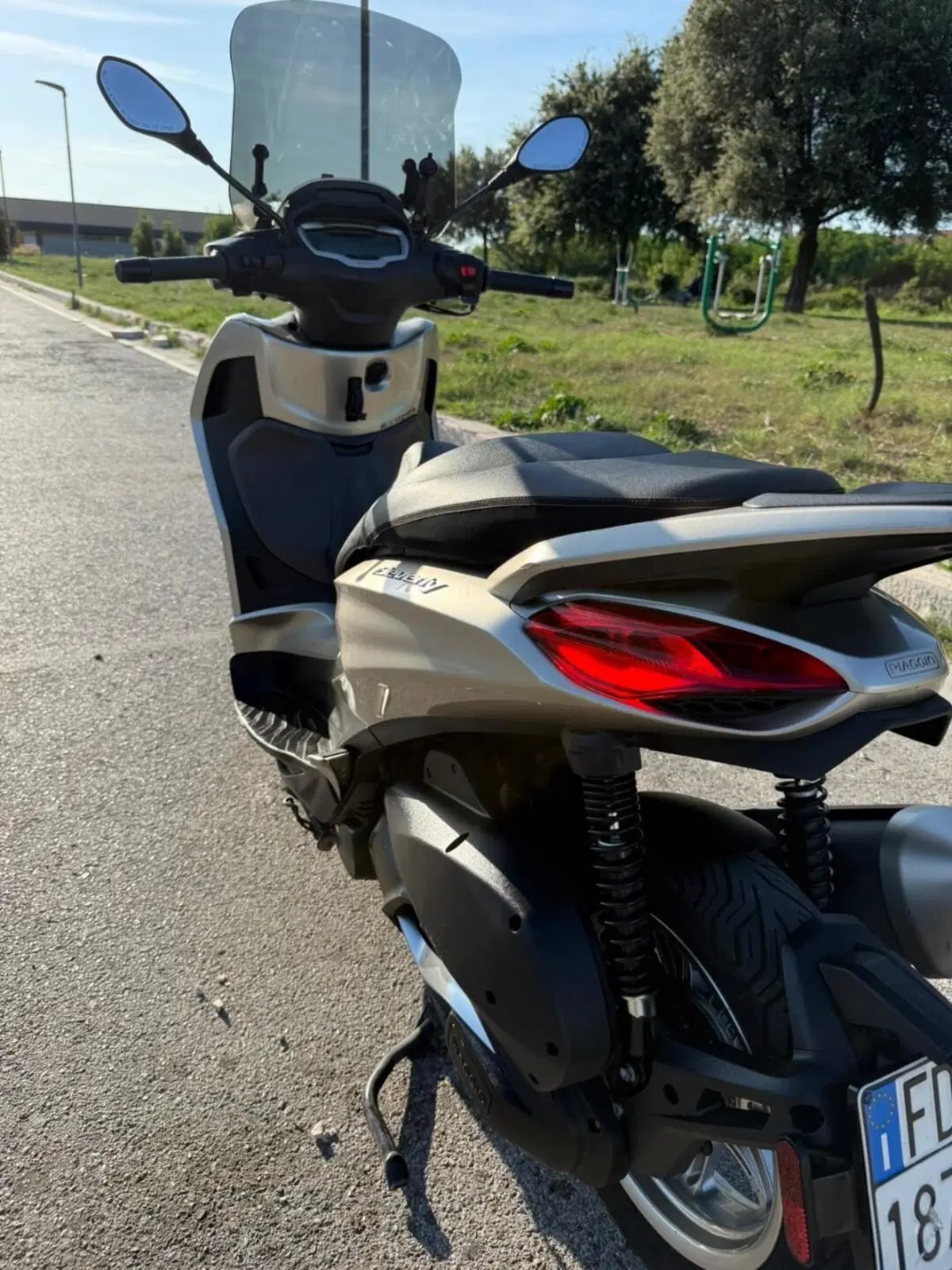 Piaggio Beverly 300 ABS-ASR (2021 - 25) (3)