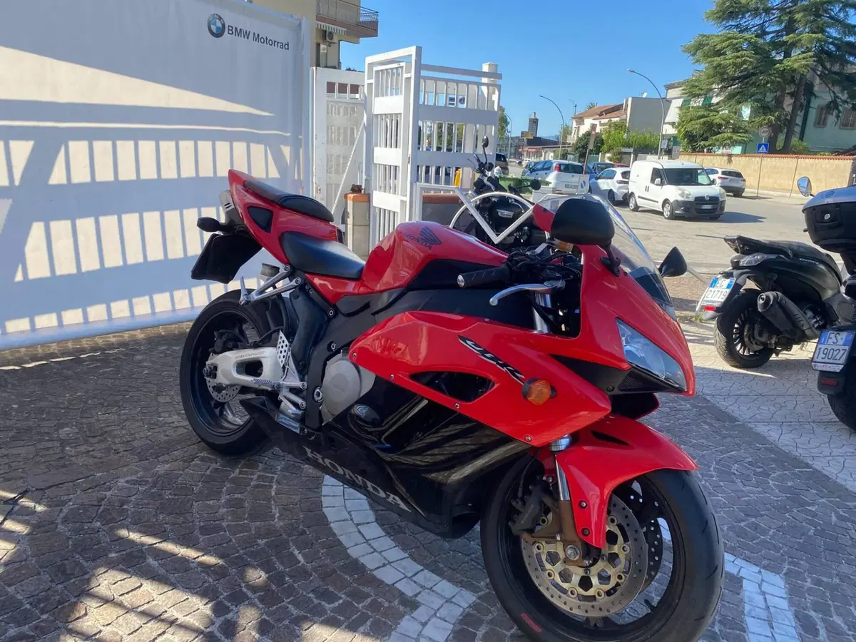 Honda CBR 1000 RR Fireblade (2004 - 05) (2)