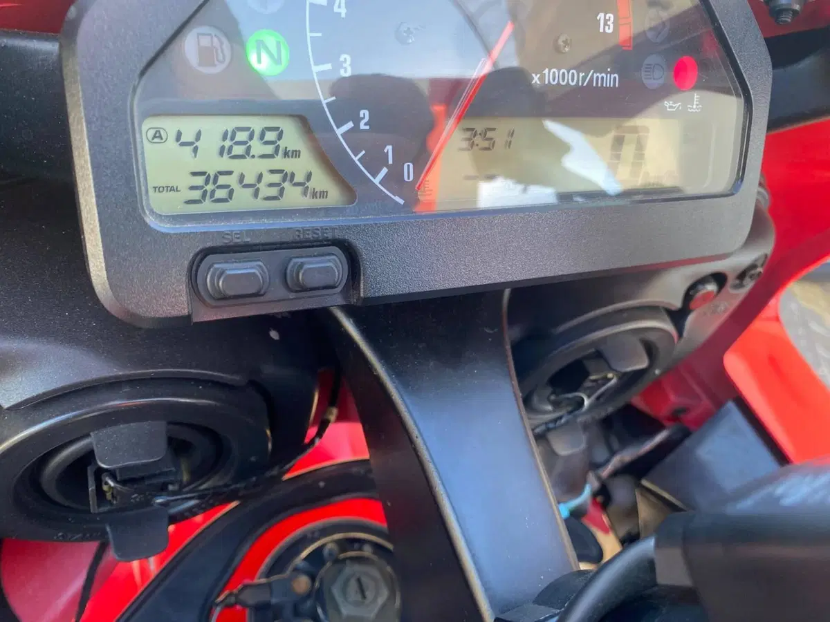 Honda CBR 1000 RR Fireblade (2004 - 05) (3)