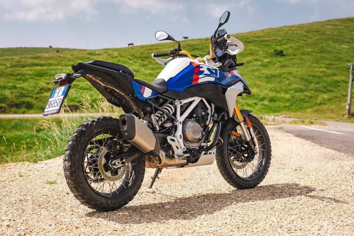 Comparativa 450 Adventure 2026: BMW F450 GS, CFMOTO 450MT, KTM 390 Adventure R, Morini Alltrhike, Himalayan 450 [VIDEO] (3)