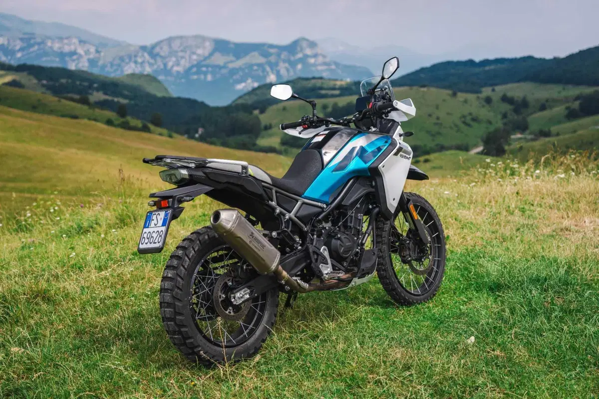 Comparativa 450 Adventure 2026: BMW F450 GS, CFMOTO 450MT, KTM 390 Adventure R, Morini Alltrhike, Himalayan 450 [VIDEO] (10)