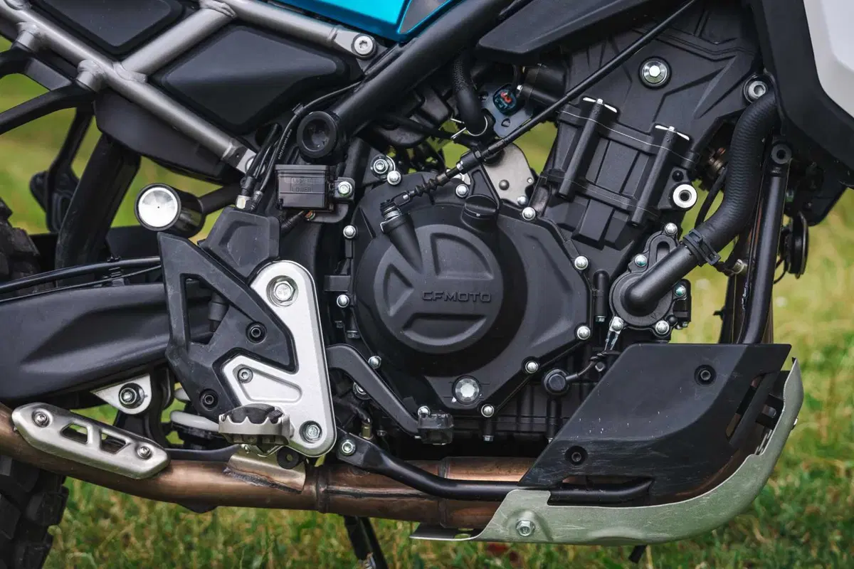 Comparativa 450 Adventure 2026: BMW F450 GS, CFMOTO 450MT, KTM 390 Adventure R, Morini Alltrhike, Himalayan 450 [VIDEO] (15)