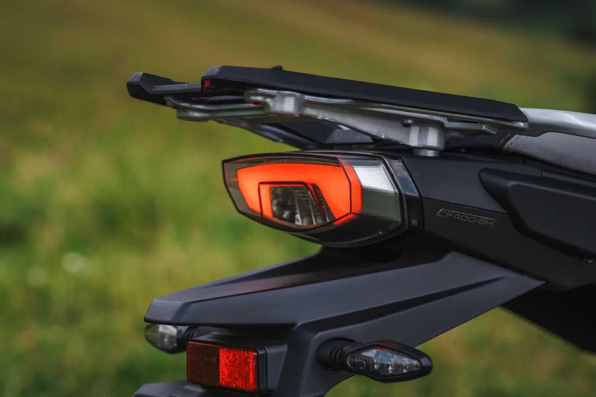 Comparativa 450 Adventure 2026: BMW F450 GS, CFMOTO 450MT, KTM 390 Adventure R, Morini Alltrhike, Himalayan 450 [VIDEO] (17)