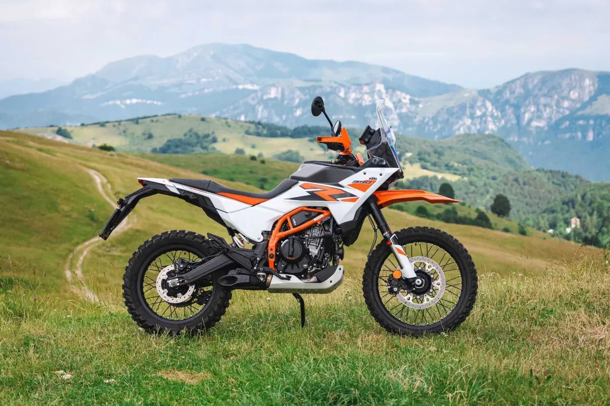 Comparativa 450 Adventure 2026: BMW F450 GS, CFMOTO 450MT, KTM 390 Adventure R, Morini Alltrhike, Himalayan 450 [VIDEO] (21)