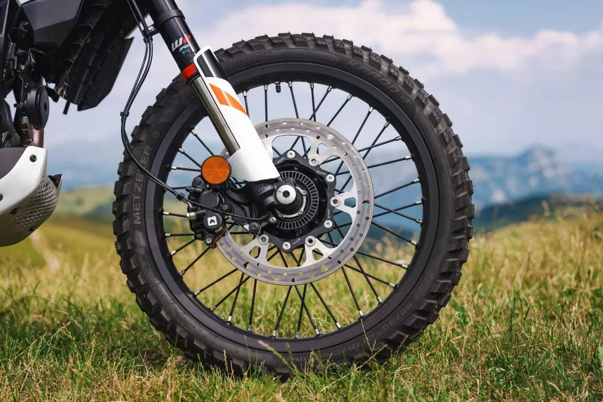 Comparativa 450 Adventure 2026: BMW F450 GS, CFMOTO 450MT, KTM 390 Adventure R, Morini Alltrhike, Himalayan 450 [VIDEO] (23)