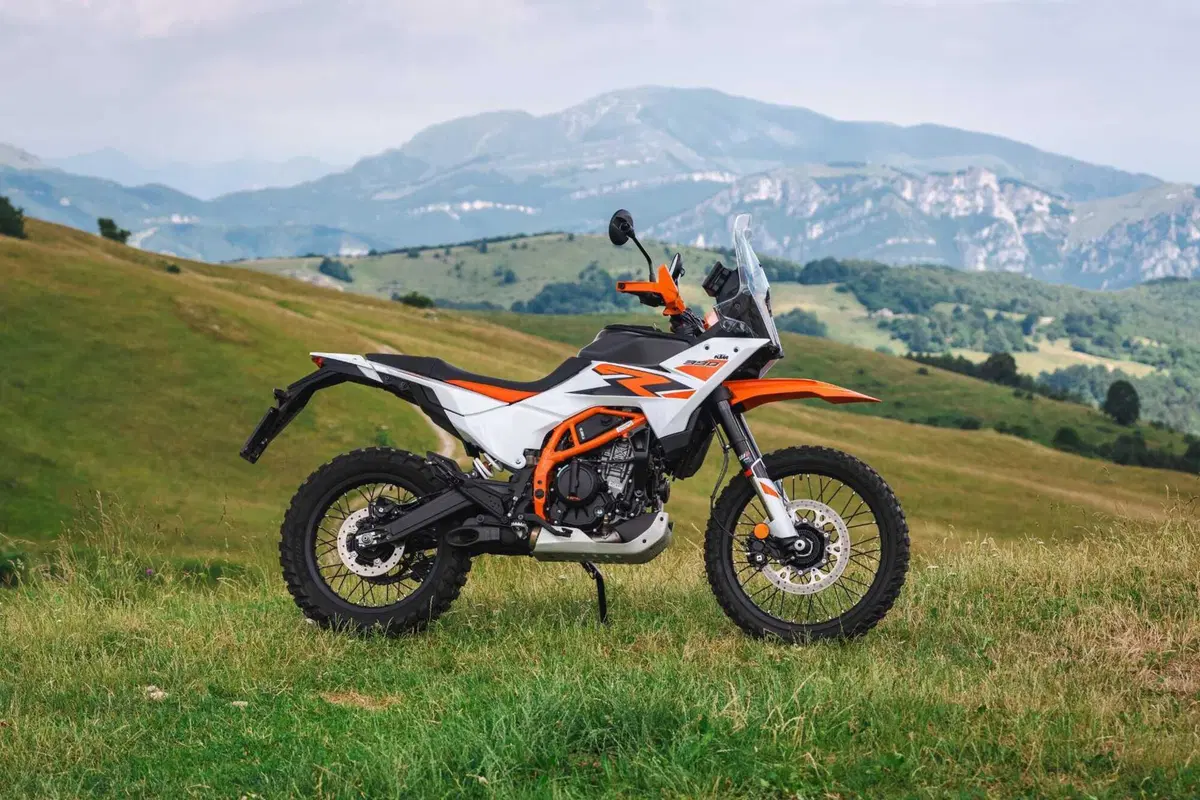 Comparativa 450 Adventure 2026: BMW F450 GS, CFMOTO 450MT, KTM 390 Adventure R, Morini Alltrhike, Himalayan 450 [VIDEO] (27)