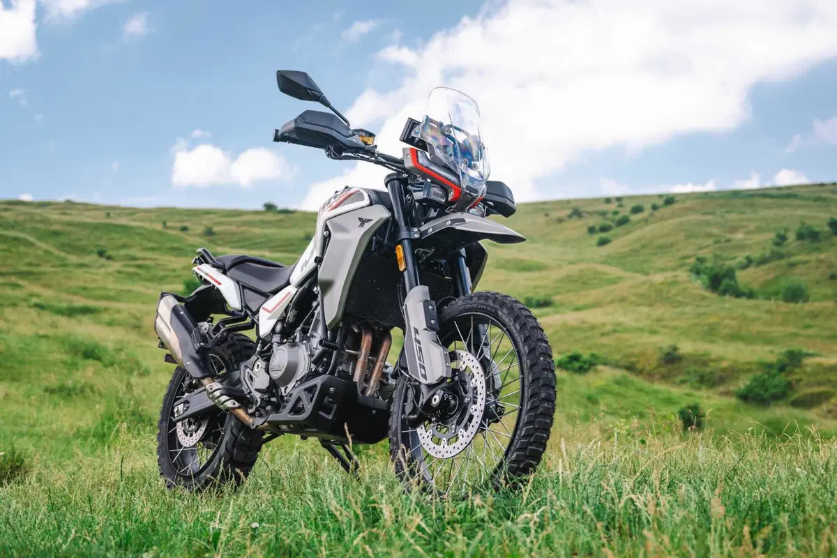 Comparativa 450 Adventure 2026: BMW F450 GS, CFMOTO 450MT, KTM 390 Adventure R, Morini Alltrhike, Himalayan 450 [VIDEO] (28)