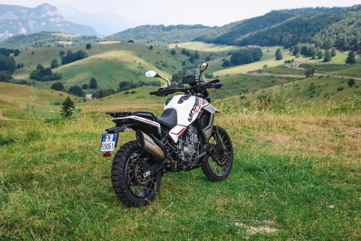 Comparativa 450 Adventure 2026: BMW F450 GS, CFMOTO 450MT, KTM 390 Adventure R, Morini Alltrhike, Himalayan 450 [VIDEO] (29)
