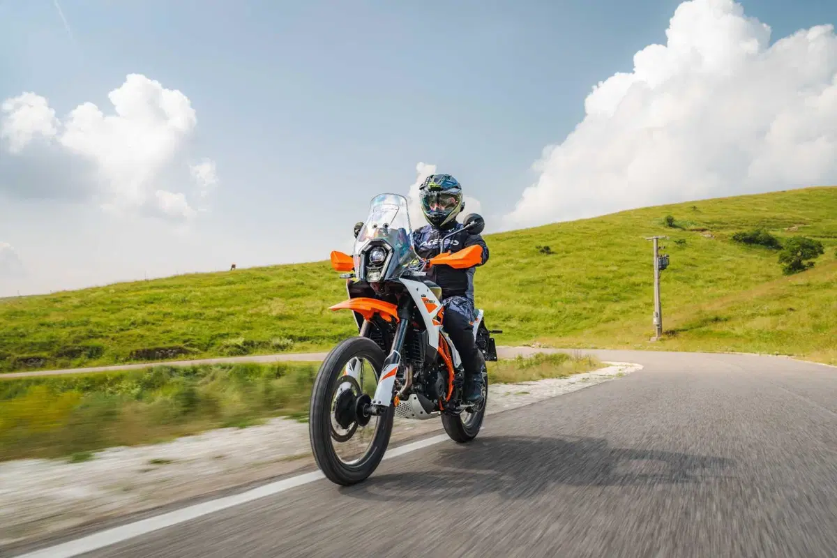 Comparativa 450 Adventure 2026: BMW F450 GS, CFMOTO 450MT, KTM 390 Adventure R, Morini Alltrhike, Himalayan 450 [VIDEO] (36)
