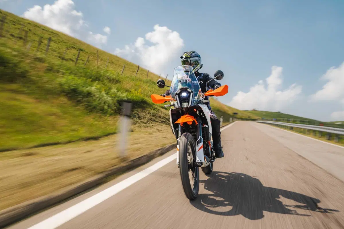 Comparativa 450 Adventure 2026: BMW F450 GS, CFMOTO 450MT, KTM 390 Adventure R, Morini Alltrhike, Himalayan 450 [VIDEO] (37)